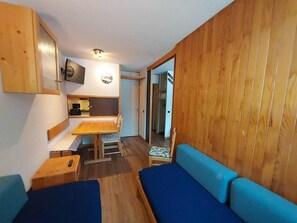 Interior - 200m from ski slopes, 1st floor, view ski slopes, balcony, tv, ski locker, 27m², Valmorel (Valmorel)