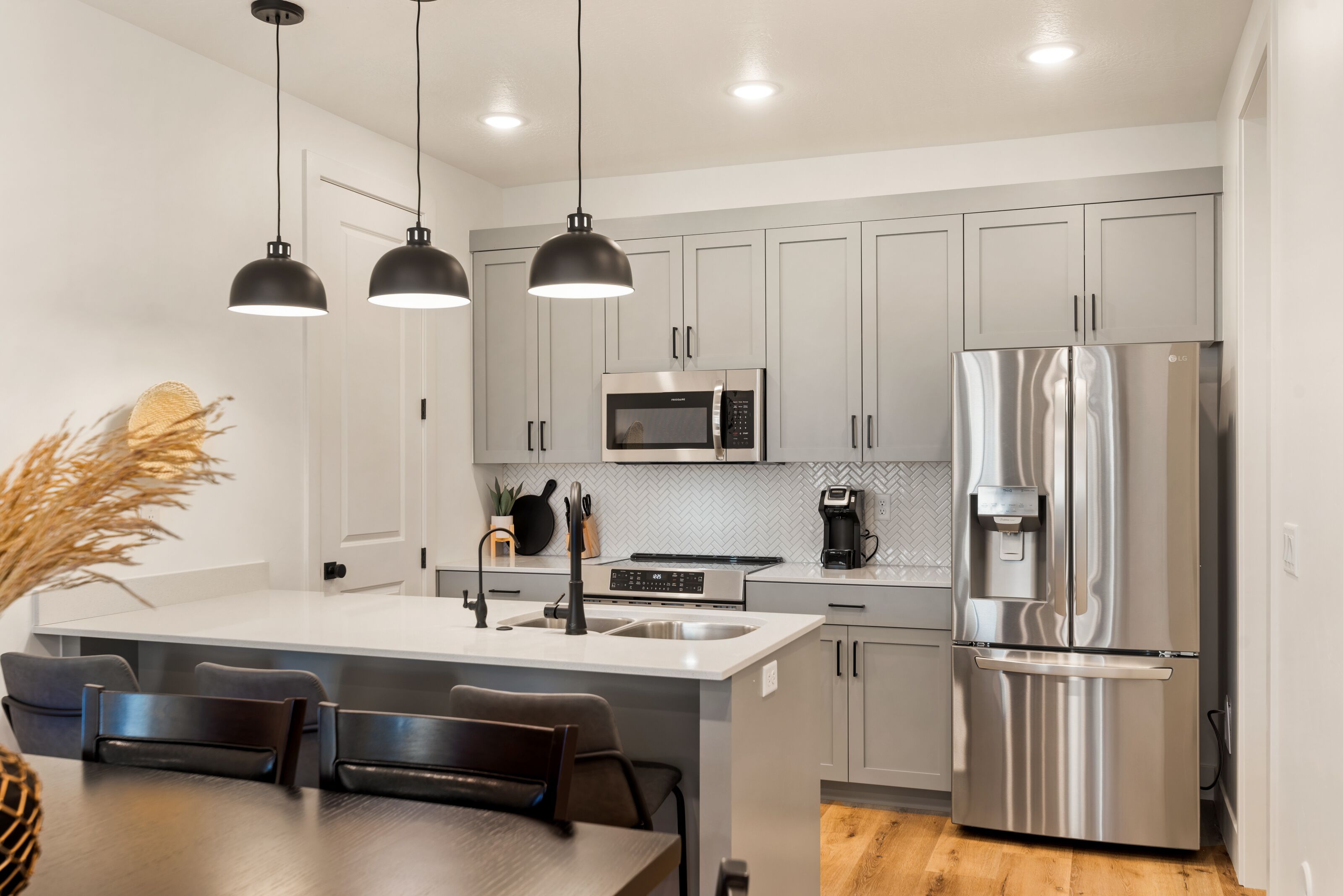 Sun and Fun, LAGOON, SANDY BEACH, ARCADE GAMES!