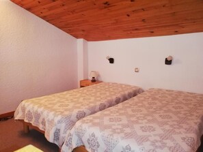1 bedroom, iron/ironing board, WiFi - Ski-in/ski-out & foot of the slopes, 5th floor, view ski slopes, balcony, tv, ski locker, 44m² (Valmorel)
