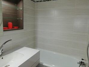 Bathroom - 50m from shops, 5th floor, view ski slopes, balcony, tv, ski locker, 44m², Valmorel (Valmorel)