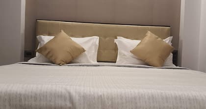 Luxurious 1 Bedroom Apartment with kitchen (101)