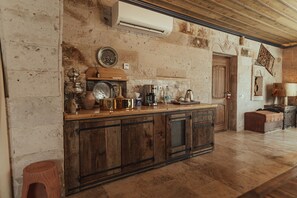 Sah Royal Suite | Angolo cottura privato | Seggiolone, prodotti ecosostenibili per le pulizie