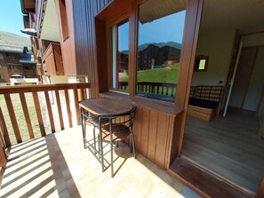 Outdoor dining - 100m from shops, 2nd floor, view mountain, balcony, tv, ski locker, 32m², Valmorel (Valmorel)
