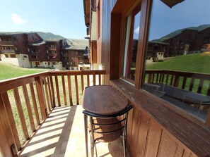 Outdoor dining - 100m from shops, 2nd floor, view mountain, balcony, tv, ski locker, 32m², Valmorel (Valmorel)