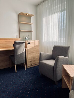 Allergiatestatut vuodevaatteet, untuvapeitot, tallelokero huoneessa