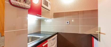 冷蔵庫、電子レンジ、オーブン、食器洗い機