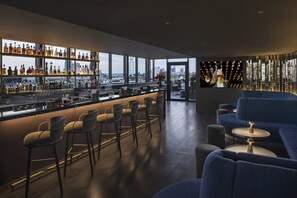 2 quầy bar/khu lounge 