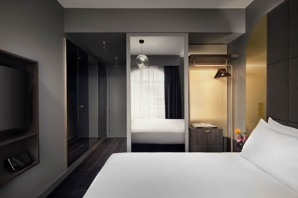 Comfort Room | Hypo-allergenic bedding, in-room safe, soundproofing, free WiFi