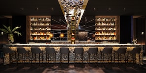 2 bares o lounges