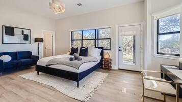 7 soverom, skrivebord, strykejern/-brett og wi-fi (inkludert)