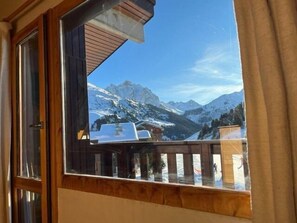 Interior - 20m from ski slopes, 4th floor, view ski slopes, balcony, parking, tv, ski locker, 50m² (Méribel - Les Allues)