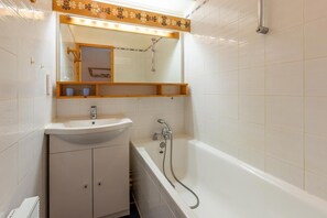 Bathroom - 180m from shops, floor -1, view mountain, balcony, 29m², Méribel-Mottaret (Méribel - Les Allues)