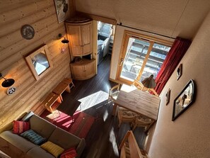 Living area - 75m from shops, 5th floor, view ski slopes, balcony, ski locker, 38m², Méribel-Mottaret (Méribel - Les Allues)