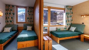 Room - 70m from ski slopes, 2nd floor, view mountain, balcony, tv, 27m², Méribel-Mottaret (Méribel - Les Allues)