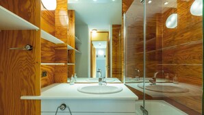 Bathroom - 70m from ski slopes, 2nd floor, view mountain, balcony, tv, 27m², Méribel-Mottaret (Méribel - Les Allues)