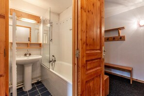 Bathroom - 180m from shops, floor -1, view mountain, balcony, 60m², Méribel-Mottaret (Méribel - Les Allues)