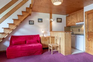 Living area - 5m from ski slopes, floor -1, view mountain, balcony, parking, tv, 60m², Méribel-Mottaret (Méribel - Les Allues)