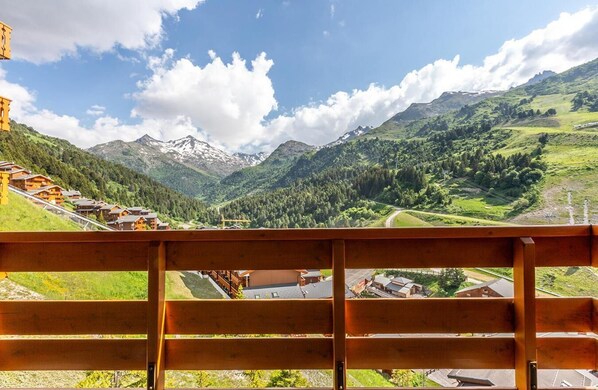 Property grounds - 5m from ski slopes, floor -1, view mountain, balcony, parking, tv, 60m², Méribel-Mottaret (Méribel - Les Allues)