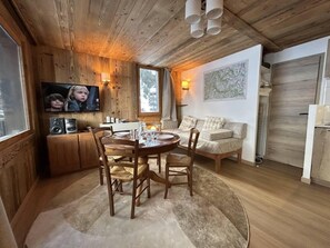 TV - 35m from shops, 2nd floor, view ski slopes, balcony, 31m², Méribel-Mottaret (Méribel - Les Allues)