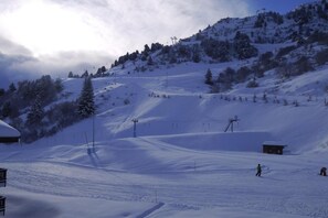 Snow and ski sports - 80m from ski lifts, 3rd floor, view ski slopes, balcony, parking, tv, ski locker, 35m² (Méribel - Les Allues)