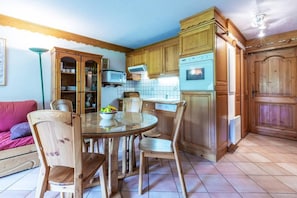 Dining - 250m from shops, balcony, tv, 40m², Méribel-Mottaret (Méribel - Les Allues)
