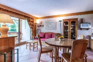 Living area - 250m from shops, balcony, tv, 40m², Méribel-Mottaret (Méribel - Les Allues)
