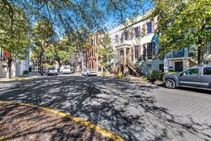 Exterior - Cozy Bright Historic Carriage House Walkable to Everything By Lucky Savannah (Savannah)