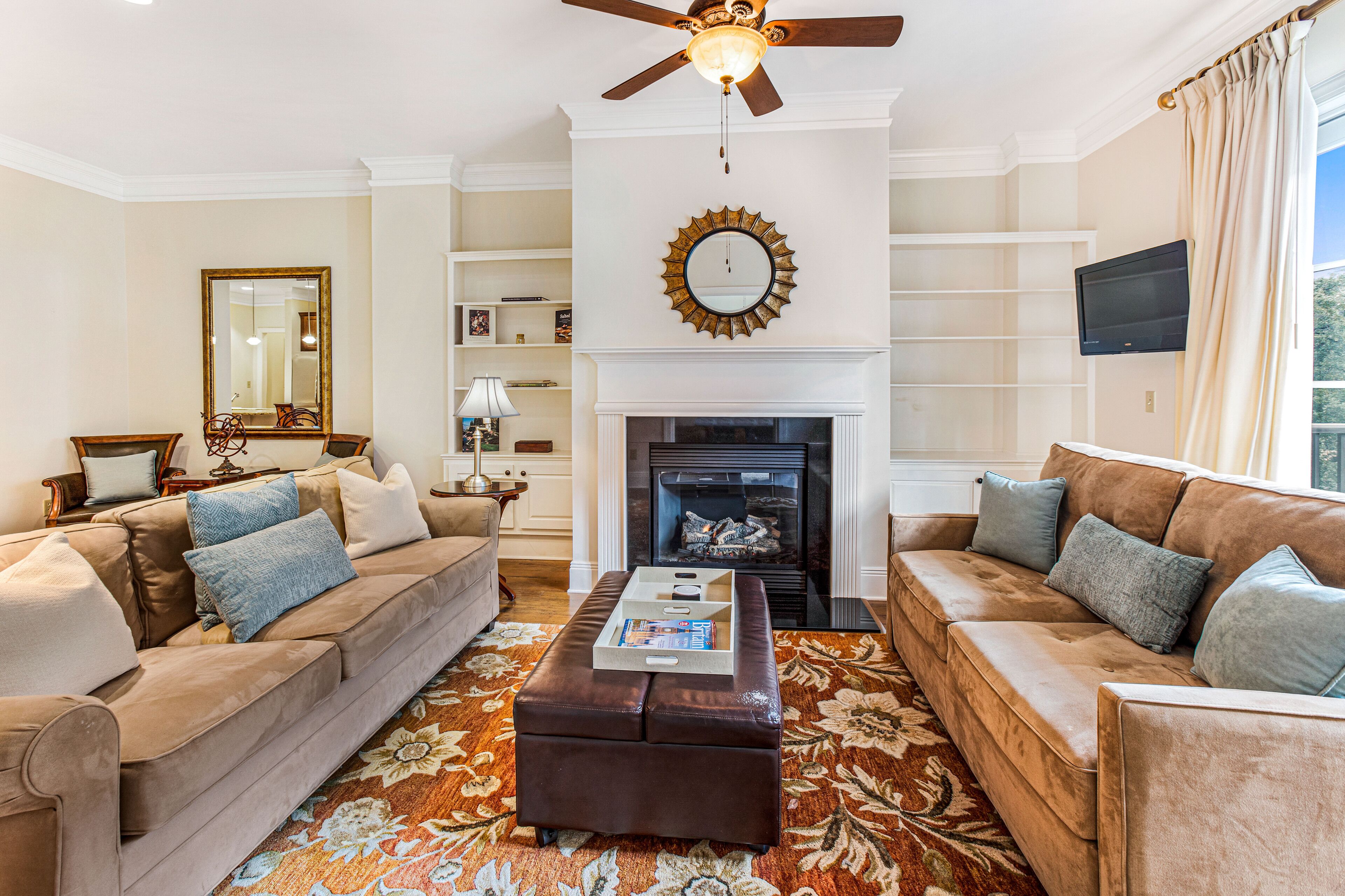 Steps To River Street, City Market w/ Private Parking by Lucky Savannah