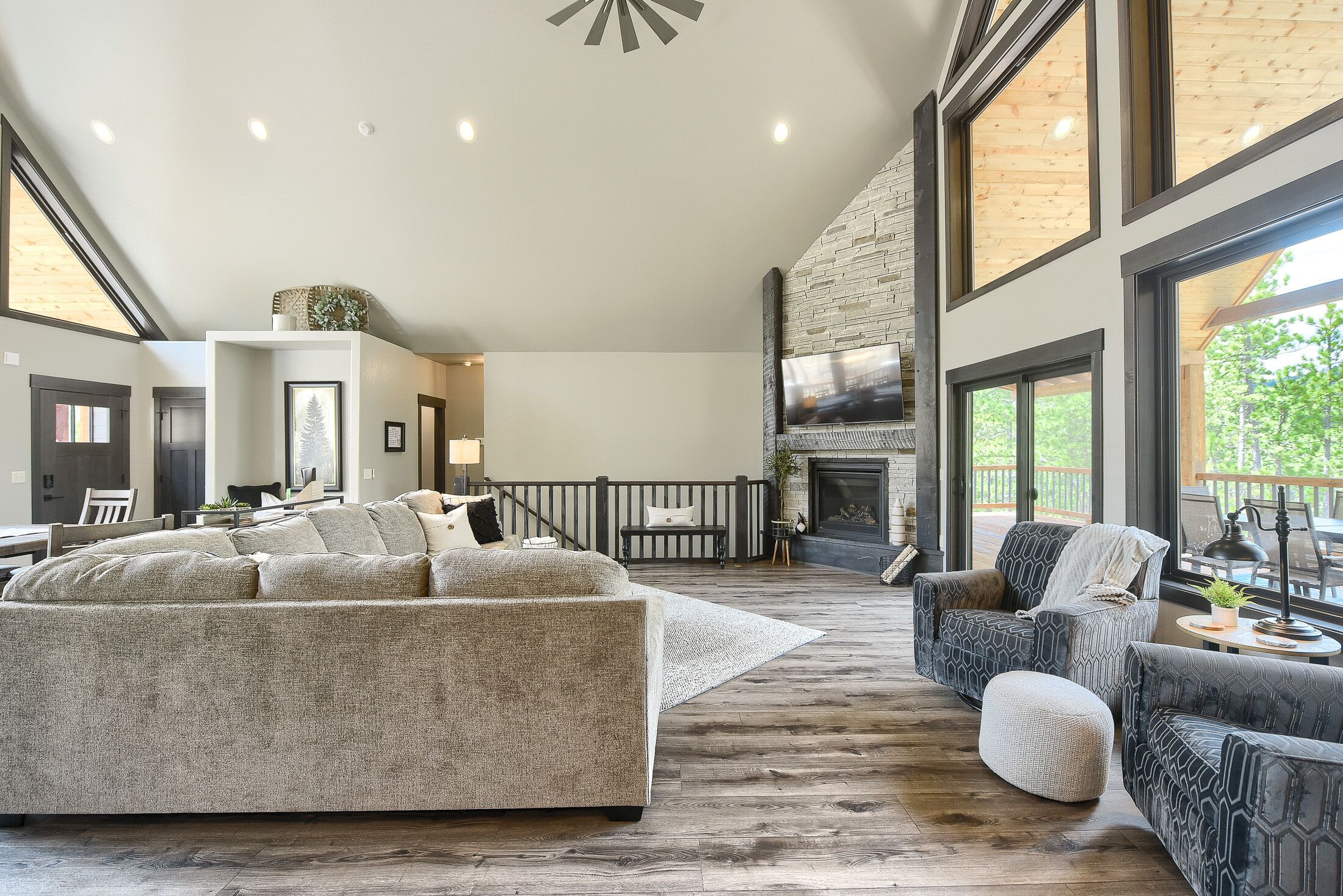 4,000 Sq. Ft. New Beautiful Lodge in Powder House and Large Deck w/ View!