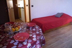 Dining - 35m from shops, 2nd floor, view mountain, balcony, 18m², Méribel-Mottaret (Méribel - Les Allues)