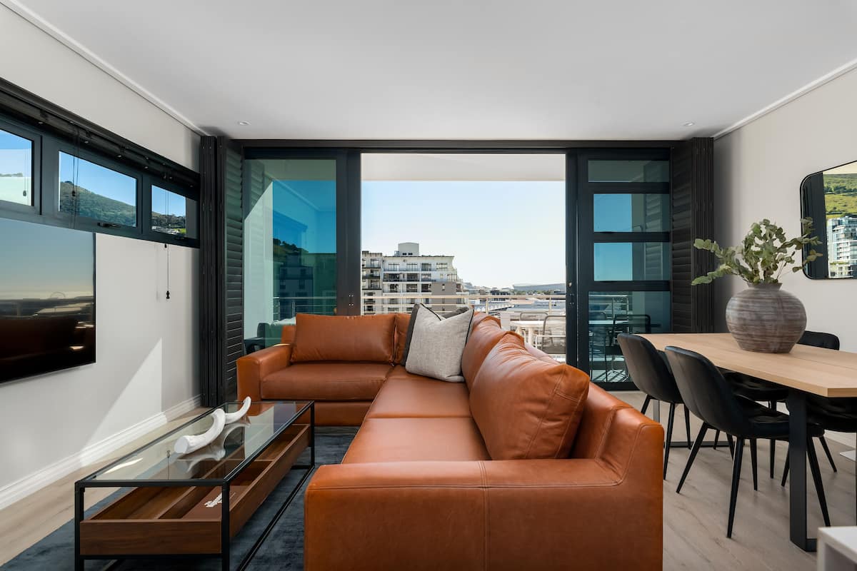 Classic Apartment | Living area | 32-inch flat-screen TV with satellite channels, Netflix