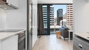 Signature Studio | Living area | 32-inch flat-screen TV with satellite channels, Netflix