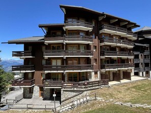 Exterior - 150m from shops, 5th floor, view ski slopes, balcony, tv, 27m², Méribel-Mottaret (Méribel - Les Allues)