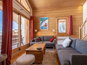 Living area - 330m from ski slopes, 7th floor, view ski slopes, balcony, parking, tv, ski locker, 72m² (Méribel - Les Allues)