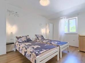 4 bedrooms, iron/ironing board, travel crib, free WiFi