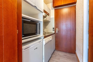 Interior - Resort center, 3rd floor, view mountain, balcony, ski locker, 24m², Méribel-Mottaret (Méribel - Les Allues)