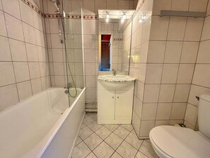 Bathtub - Resort center, 7th floor, balcony, tv, 17m², Les Menuires (Les Menuires)