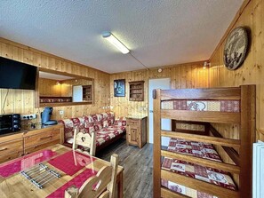 Interior - 10m from ski slopes, 7th floor, balcony, tv, 17m², Les Menuires (Les Menuires)