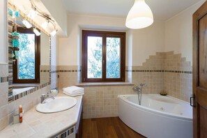 House | Bathroom