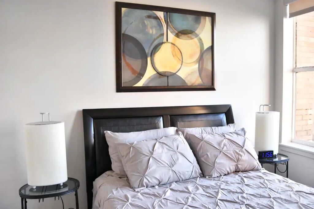 AT YOUR SERVICE! Downtown Aurora 1 Bedroom Gem