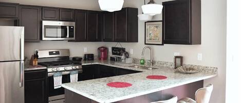 Refrigerador, microondas, horno y parrilla de estufa