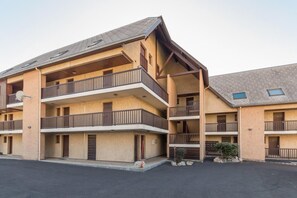 Exterior - 1st floor, balcony, parking, tv, 50m², Serre Chevalier (Briançon)