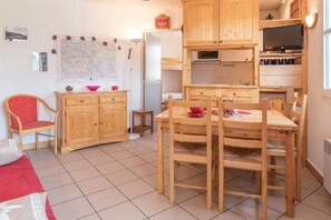 Interior - 200m from resort center, 3rd floor, view mountain, balcony, tv, 33m², Serre Chevalier (Briançon)
