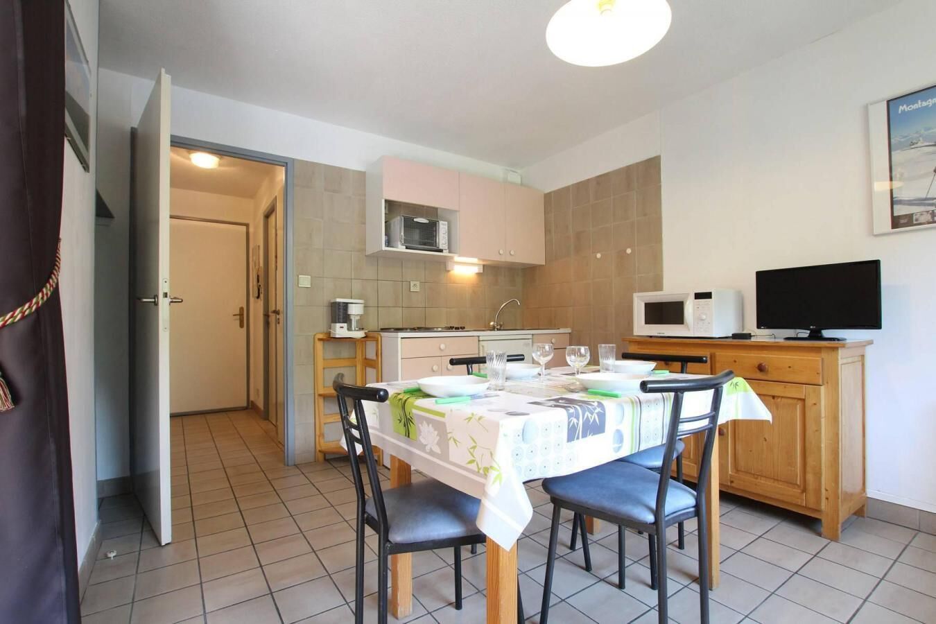 À 150m des pistes de ski, 4ème étage, balcon, parking, télévision, 27m², Serre Chevalier