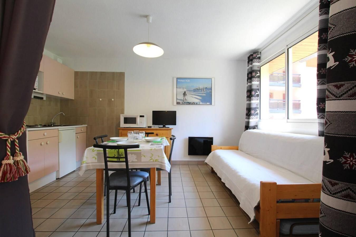 À 150m des pistes de ski, 4ème étage, balcon, parking, télévision, 27m², Serre Chevalier