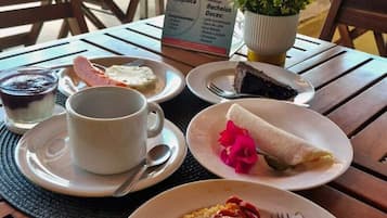 Desayuno buffet incluido todos los días