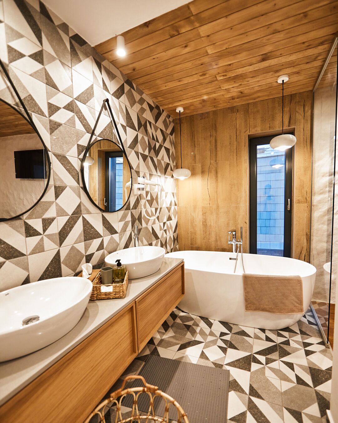 Badkar, hårtork, bidé och handdukar