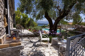 تناول الطعام بالخارج