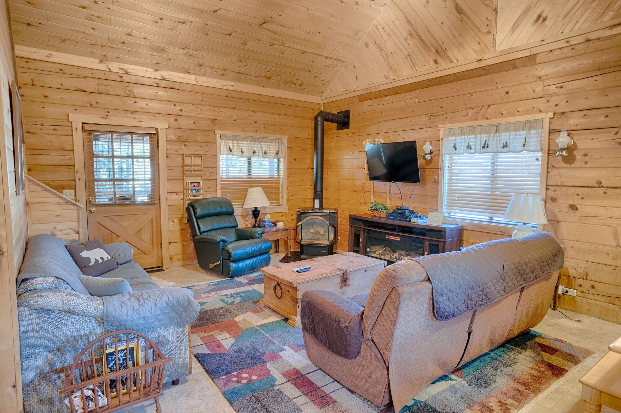2-bedroom 1- bathroom cabin for a family get-away