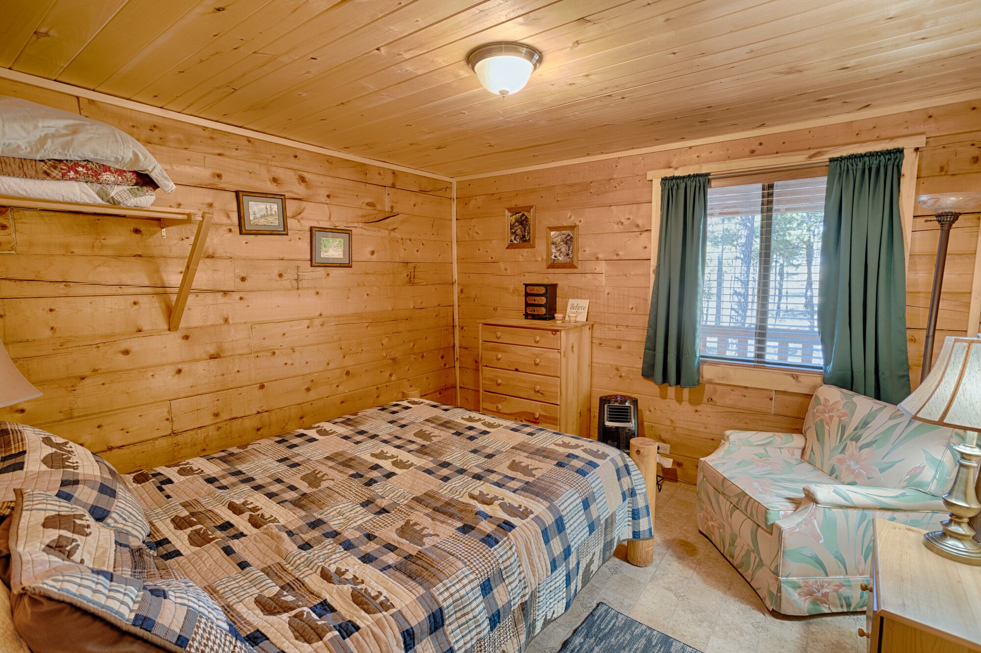 2-bedroom 1- bathroom cabin for a family get-away
